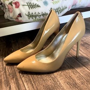Nude pumps!